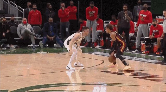 开云官网-“鹿怒症”!雄鹿半场打花老鹰 强势回应抖肩吹扬